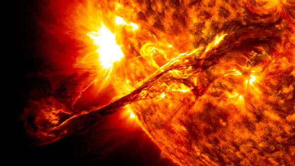 Šis gigantiskais izvirdums uz Saules izraisīja magnētisko vētru 1.-2.martāFoto: SDO/NASA